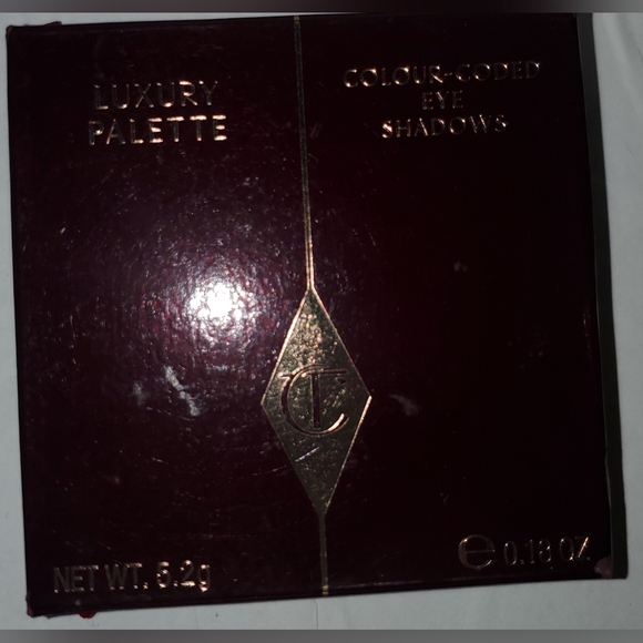 Charlotte Tilbury Luxury Eyeshadow Palette in The Uptown Girl - Picture 13 of 16